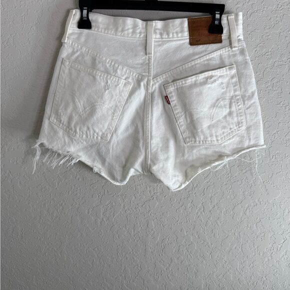 Levi's Women's 501 White Raw Hem Distressed Jean Shorts Size 26 - Picture 8 of 8